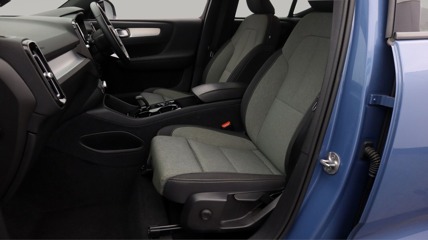 Used Volvo XC40 2023 for sale - 77592629: Photo 14