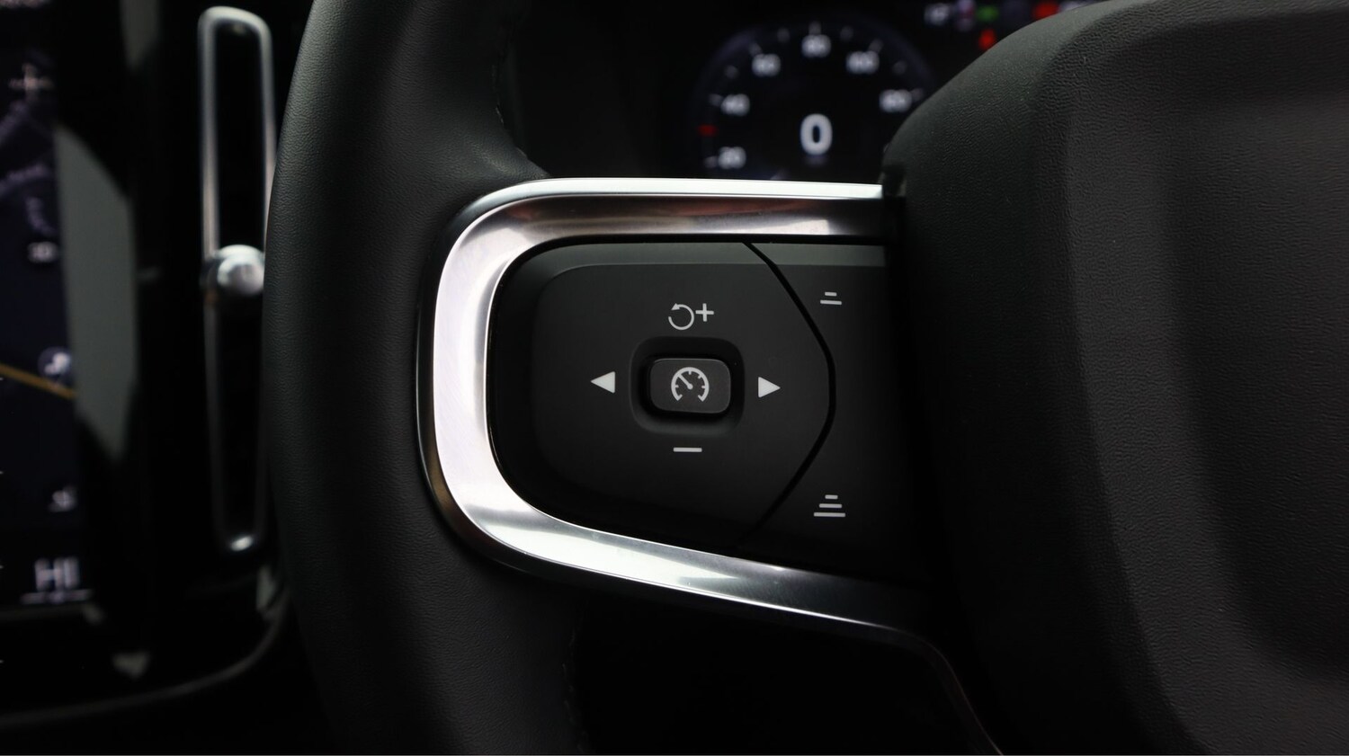 Used Volvo XC40 2023 for sale - 77592629: Photo 25