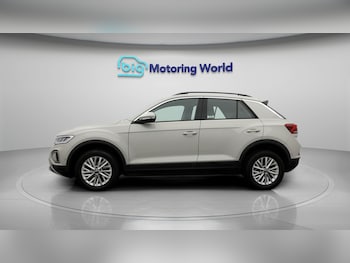 Used Volkswagen T-Roc 2023 for sale - 77118794: Photo