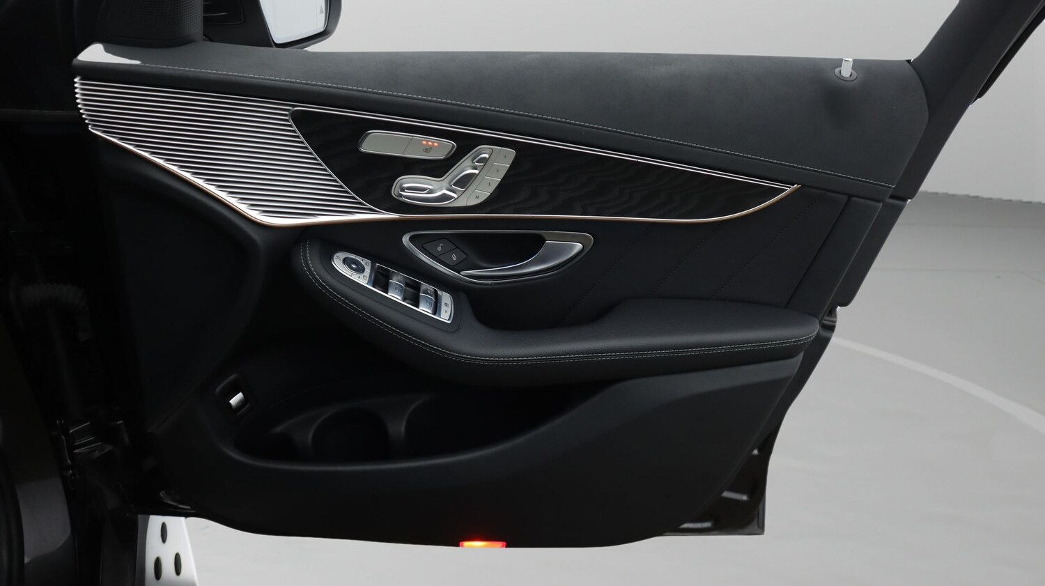 Used Mercedes-Benz EQC for sale - 77864509: Photo 15