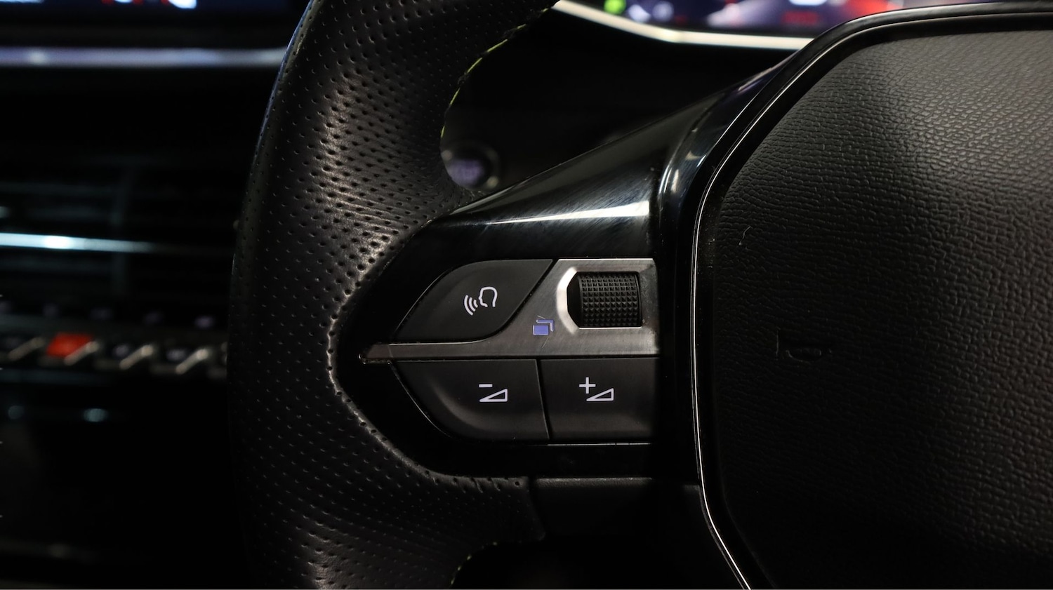 Used Peugeot 2008 2021 for sale - 77328947: Photo 21