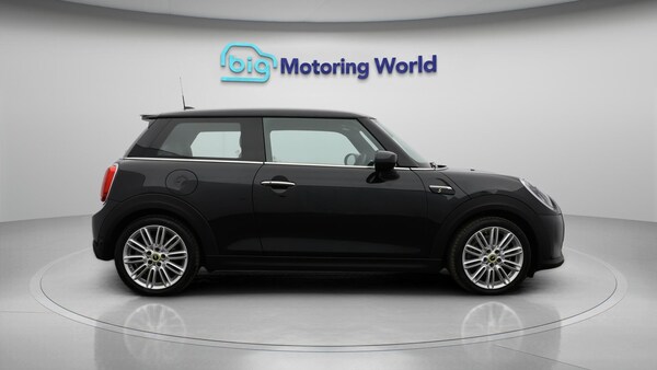 Used MINI Electric Hatch 2022 for sale - 76152545: Photo 9
