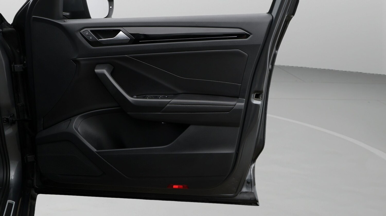 Used Volkswagen T-Roc for sale - 77379017: Photo 15