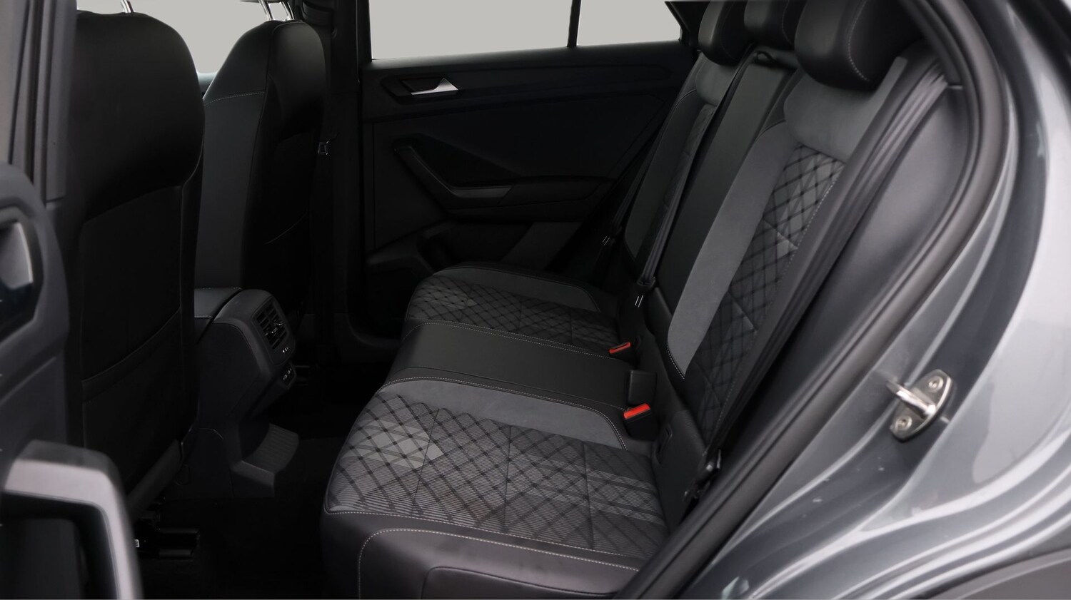 Used Volkswagen T-Roc for sale - 77379017: Photo 16