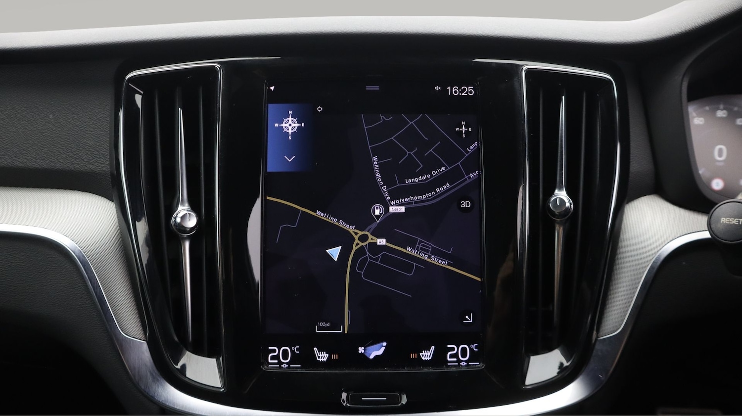 Used Volvo V60 2022 for sale - 78035259: Photo 11