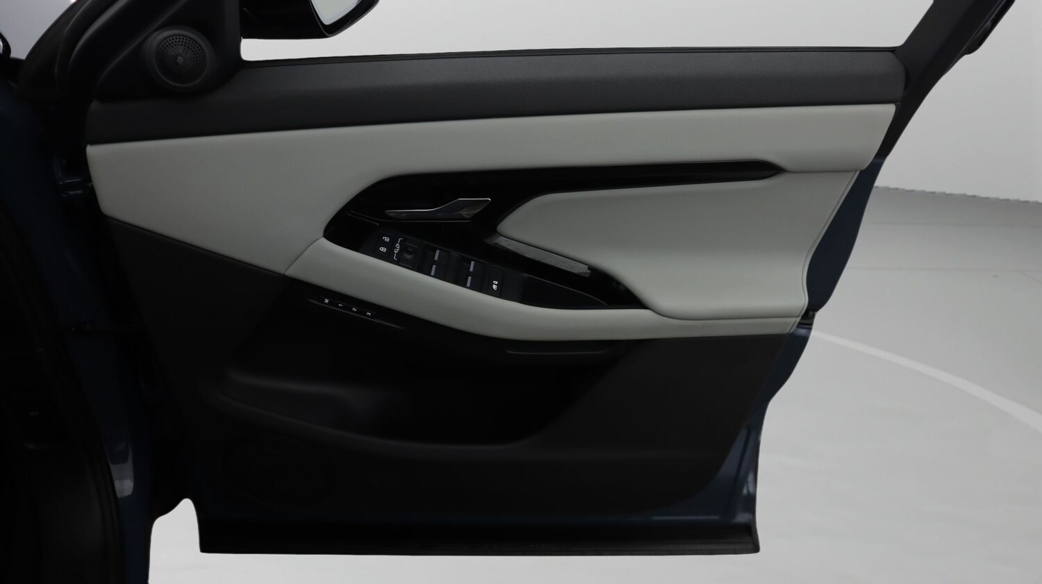 Used Land Rover Range Rover Evoque 2023 for sale - 77935923: Photo 15