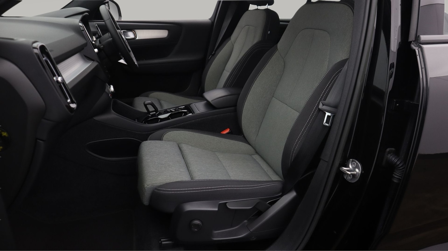 Used Volvo XC40 2023 for sale - 77410811: Photo 14