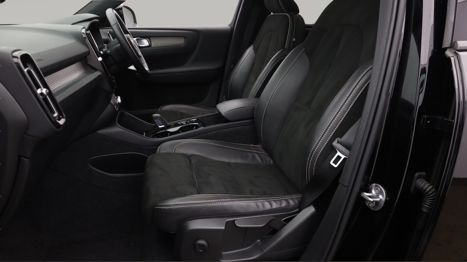 Used Volvo XC40 2021 for sale - 77935933: Photo 14