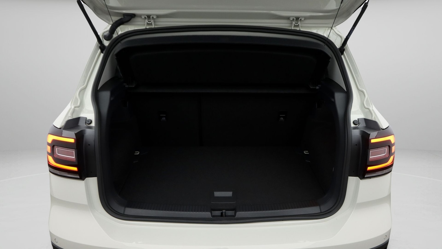 Used Volkswagen T-Cross 2023 for sale - 77303996: Photo 17