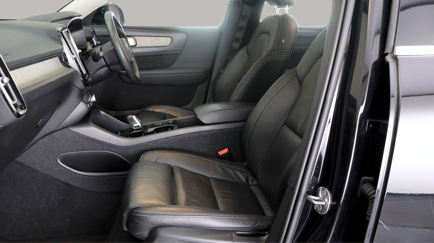 Used Volvo XC40 2022 for sale - 77935882: Photo 13