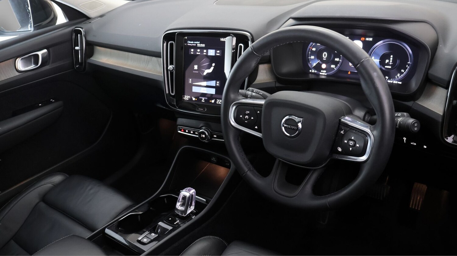 Used Volvo XC40 2022 for sale - 77935882: Photo 9