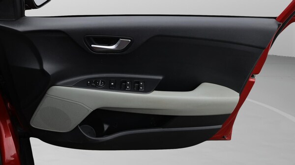 Used Kia Stonic 2021 for sale - 76306879: Photo 16