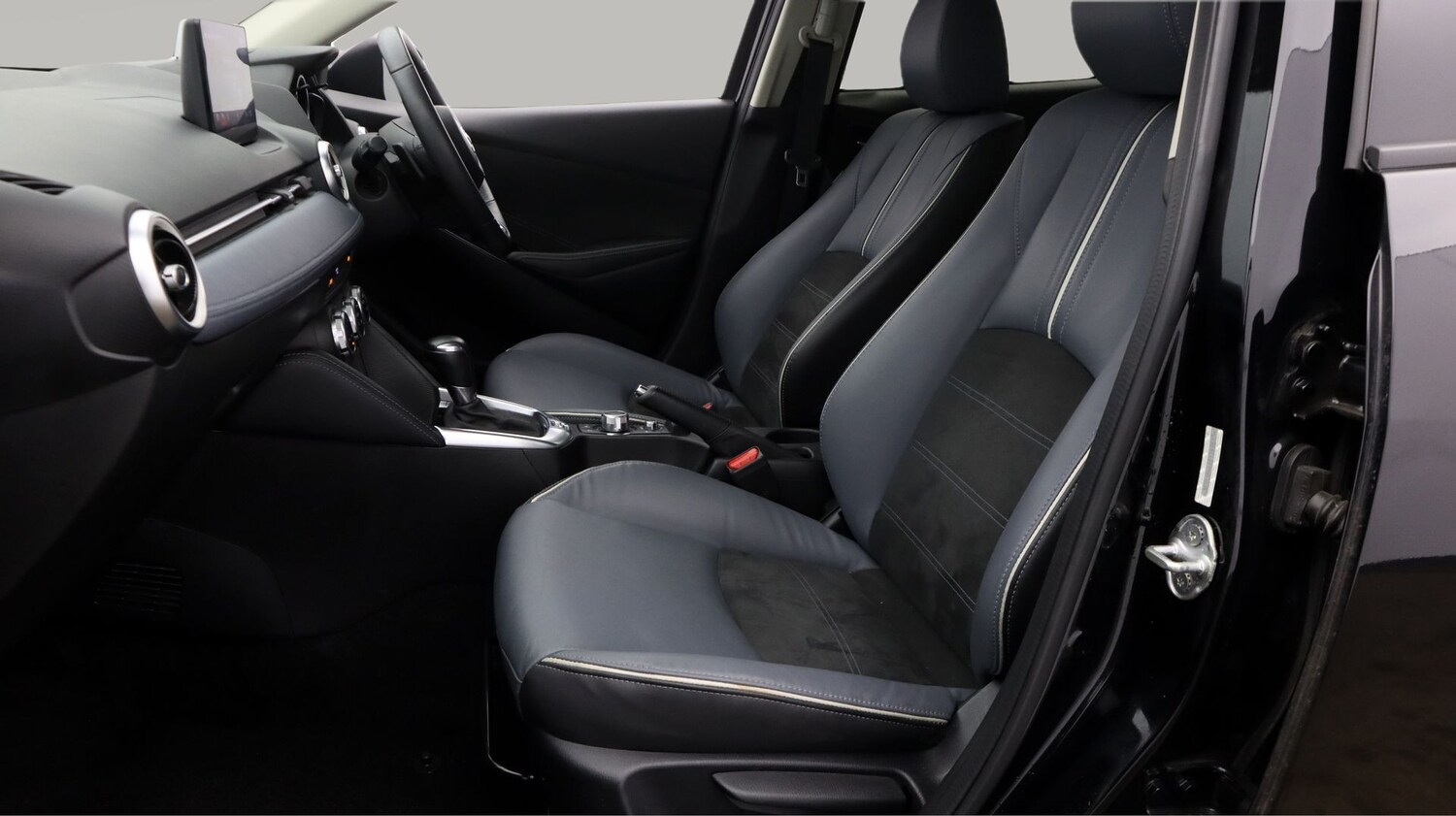 Used Mazda Mazda2 for sale - 77516396: Photo 14