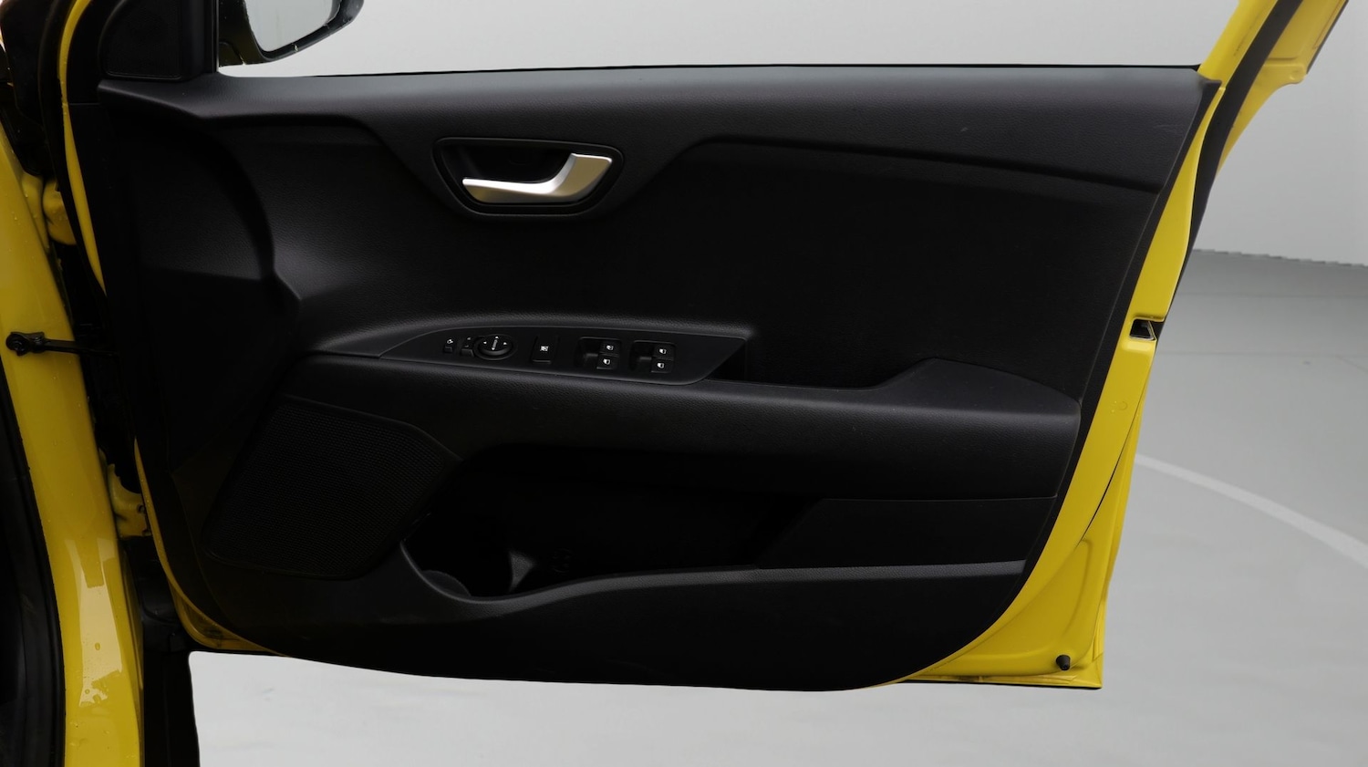 Used Kia Stonic 2023 for sale - 77747627: Photo 15