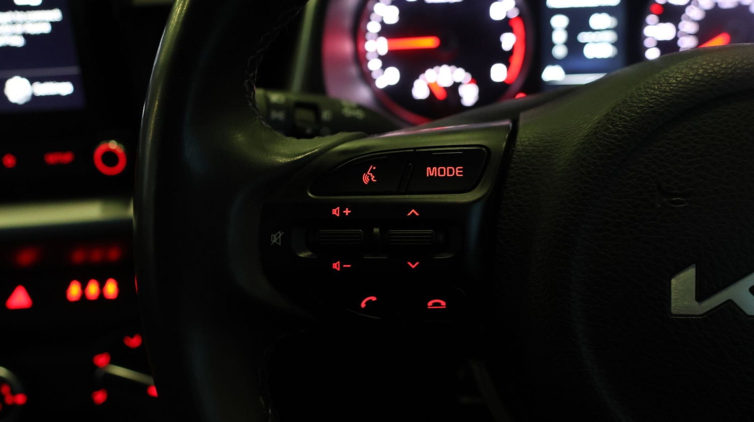 Used Kia Stonic 2023 for sale - 77747627: Photo 21