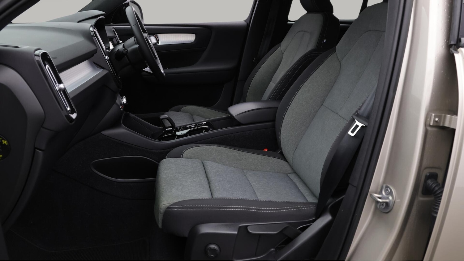 Used Volvo XC40 2023 for sale - 76336088: Photo 15