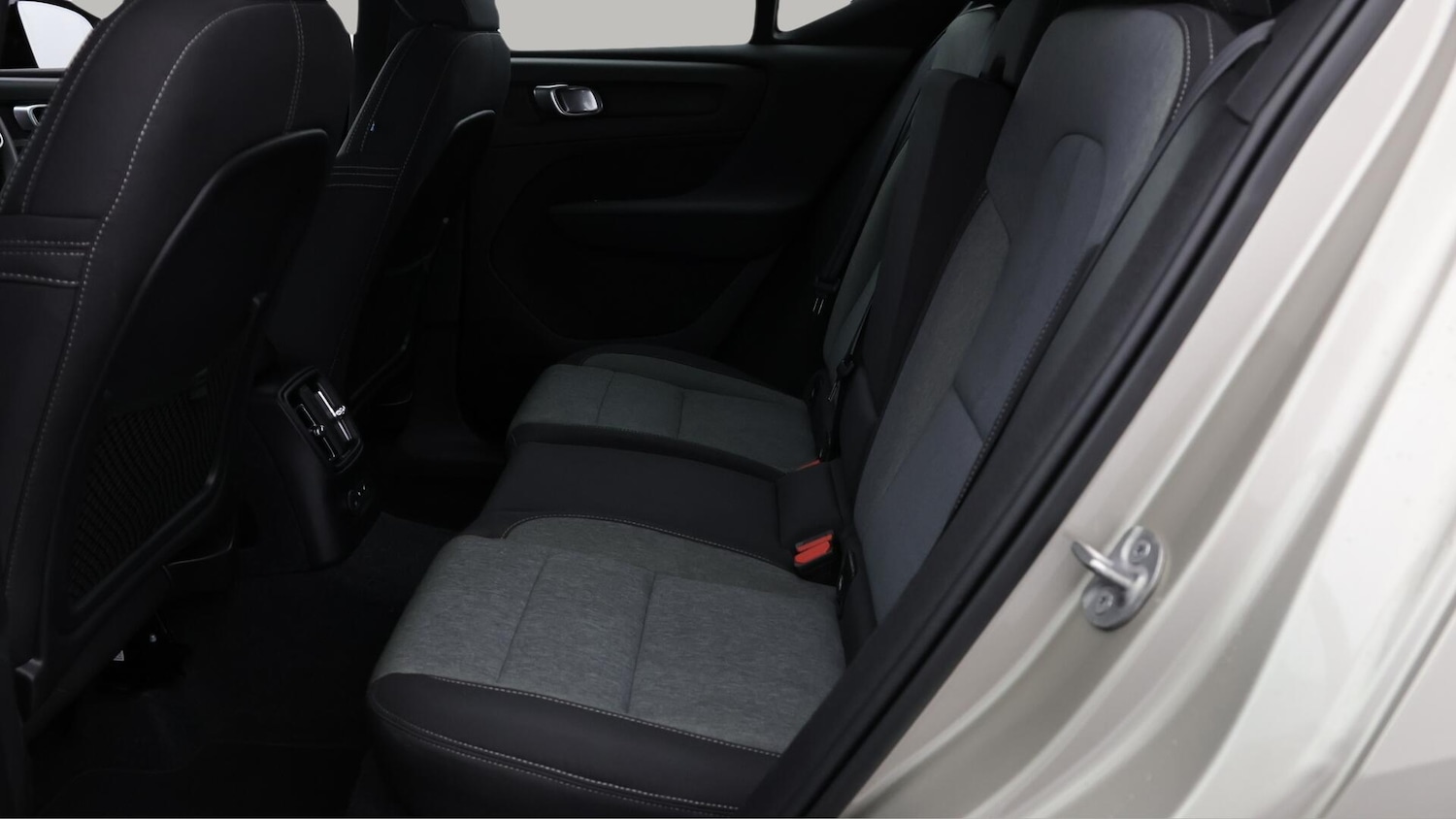 Used Volvo XC40 2023 for sale - 76336088: Photo 17