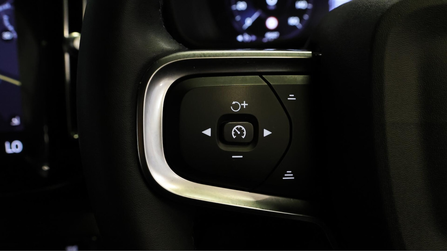 Used Volvo XC40 2023 for sale - 76336088: Photo 24