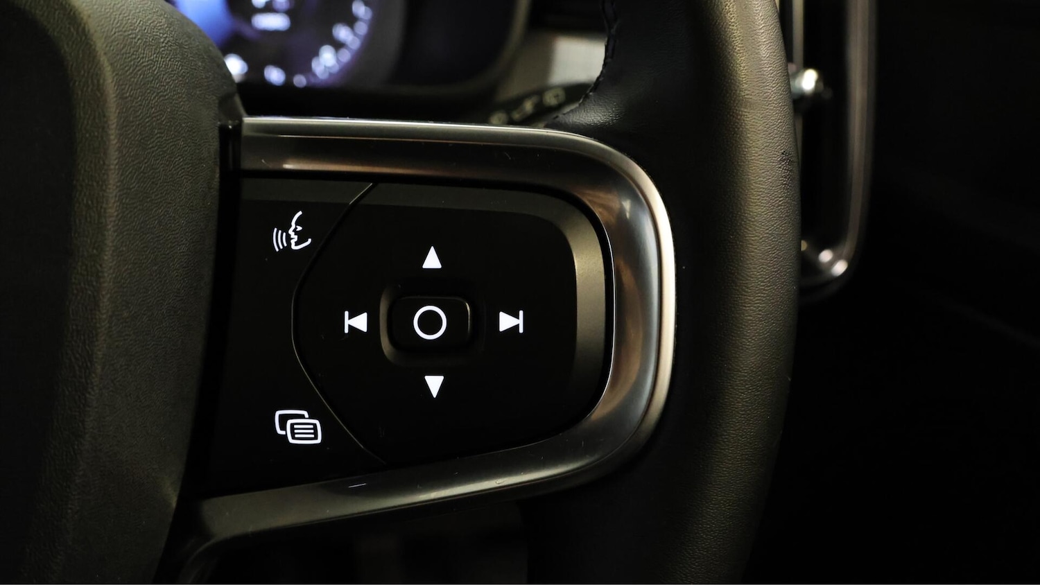 Used Volvo XC40 2023 for sale - 76336088: Photo 25