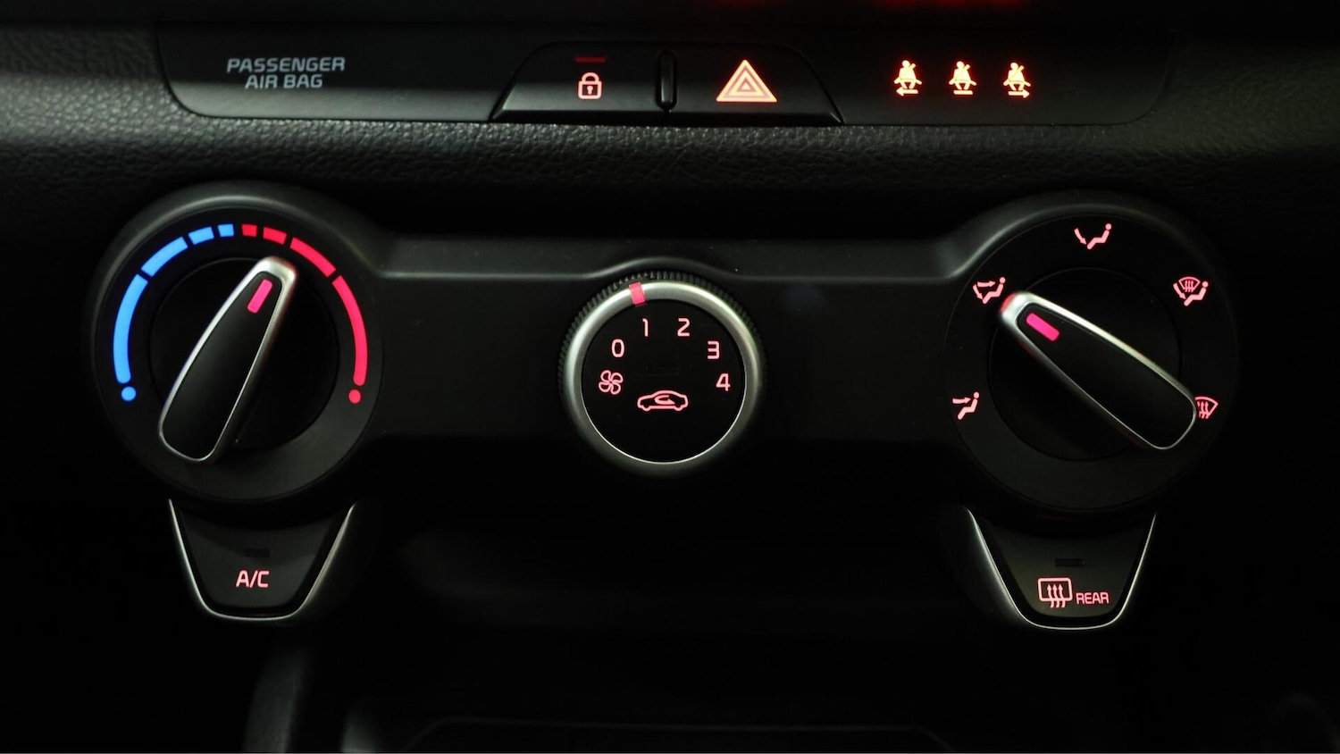 Used Kia Stonic 2022 for sale - 76432607: Photo 13