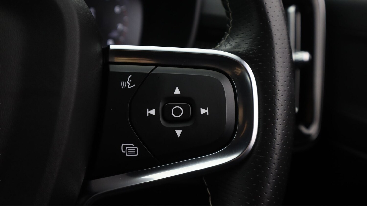 Used Volvo XC40 for sale - 77846610: Photo 24