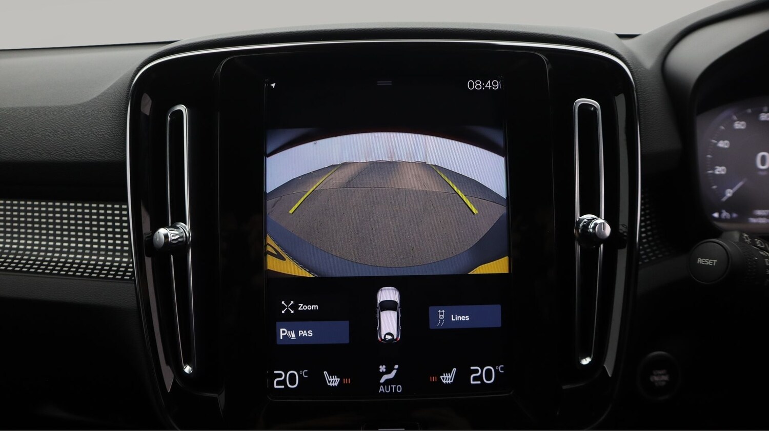 Used Volvo XC40 for sale - 77846610: Photo 25