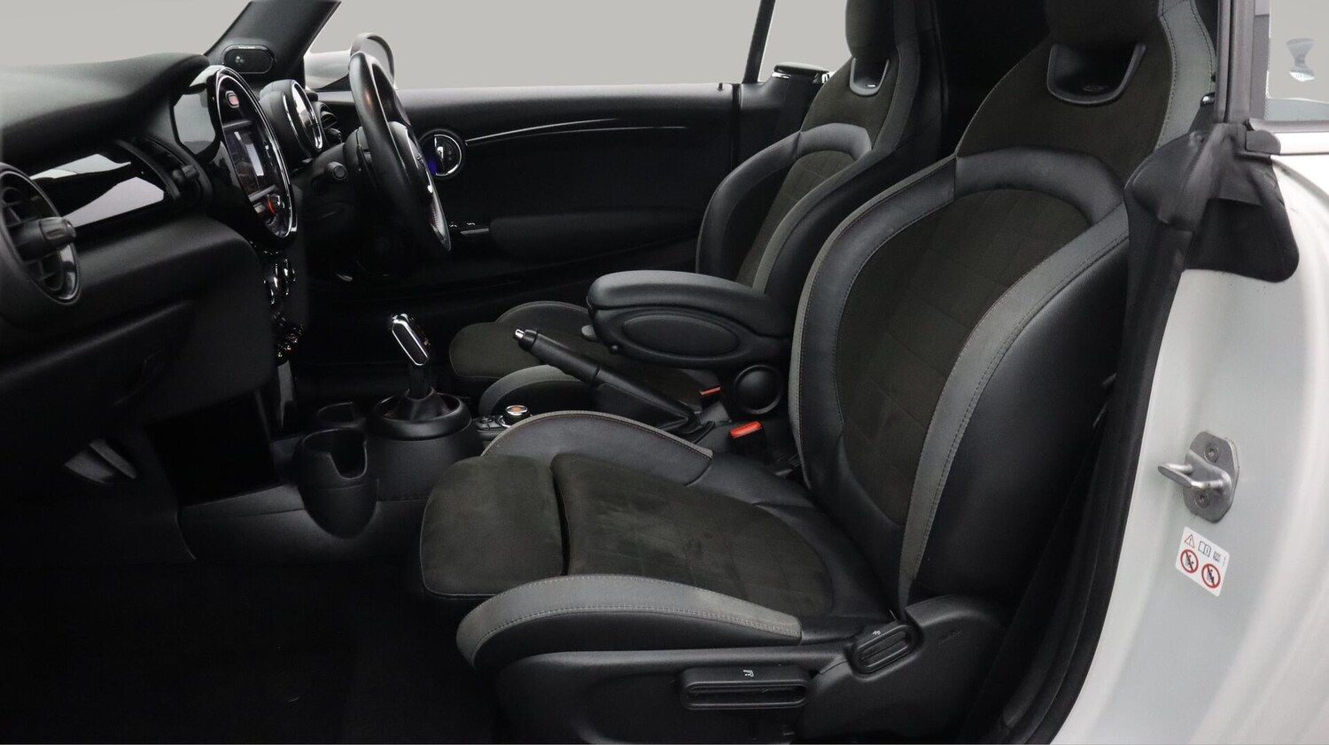 Used MINI Convertible 2020 for sale - 76742519: Photo 15