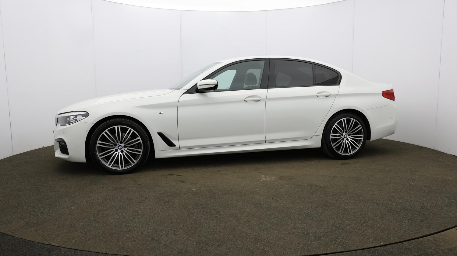 Used BMW 5 Series 2019 for sale - 76072443: Photo 38