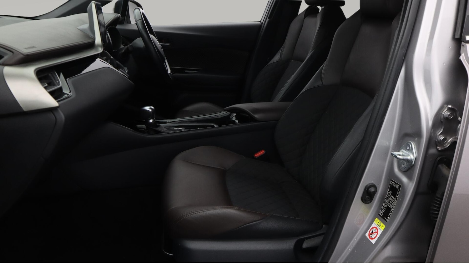 Used Toyota C-HR 2018 for sale - 76572018: Photo 15