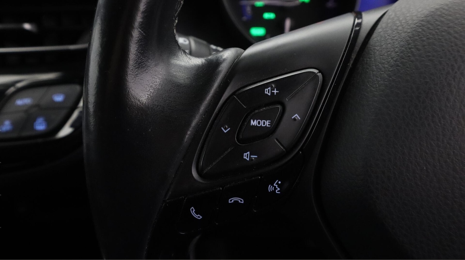 Used Toyota C-HR 2018 for sale - 76572018: Photo 23