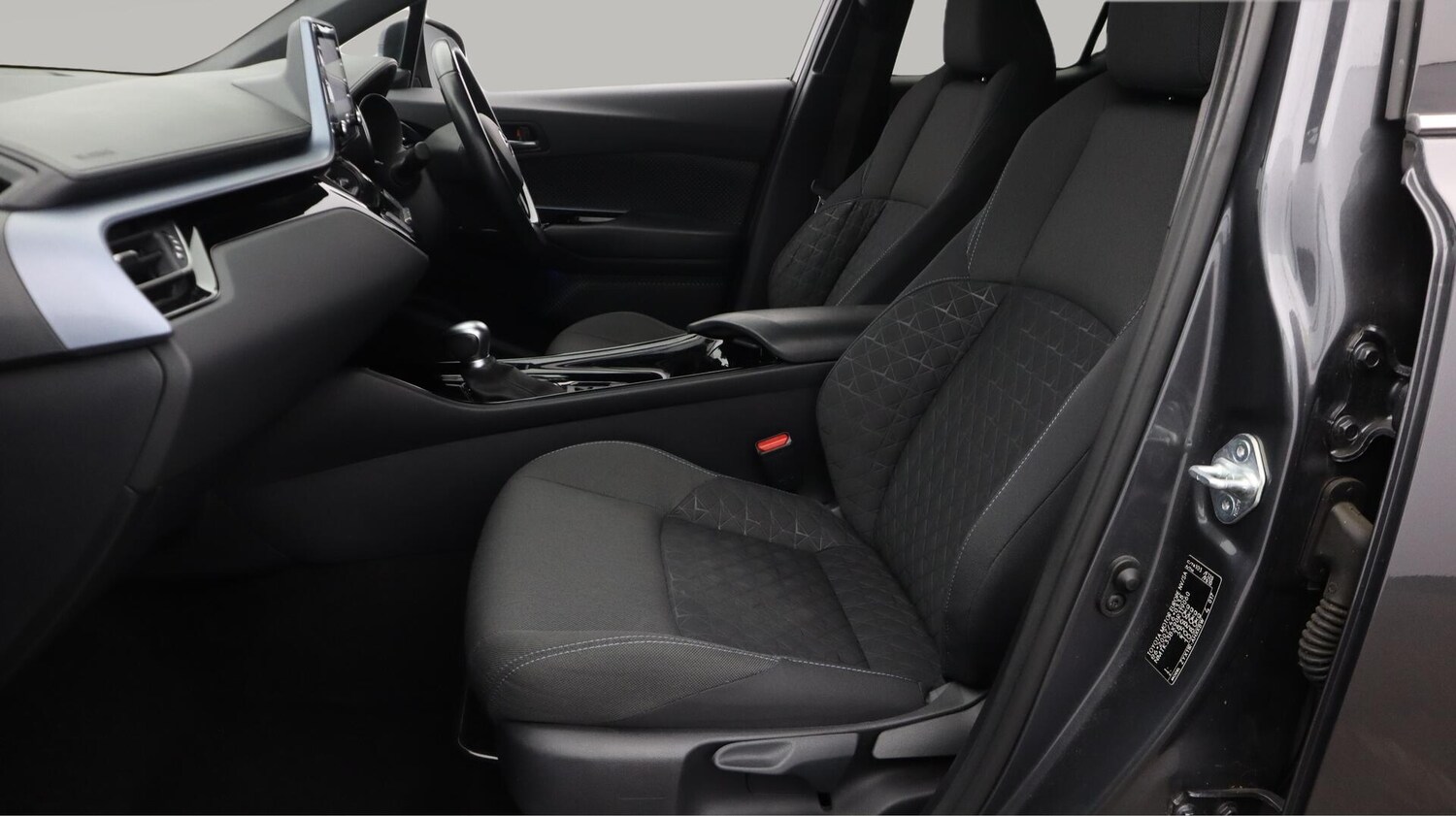 Used Toyota C-HR 2021 for sale - 76658801: Photo 15