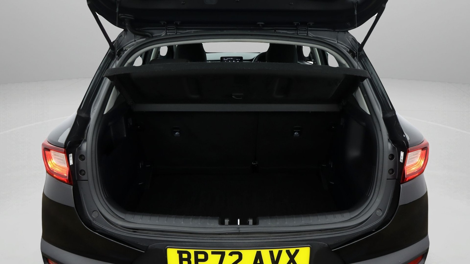 Used Kia Stonic 2023 for sale - 77536307: Photo 17