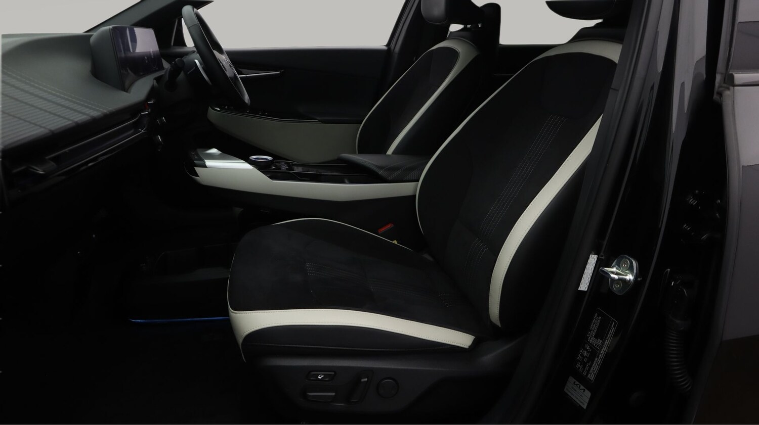 Used Kia EV6 2023 for sale - 77844548: Photo 14