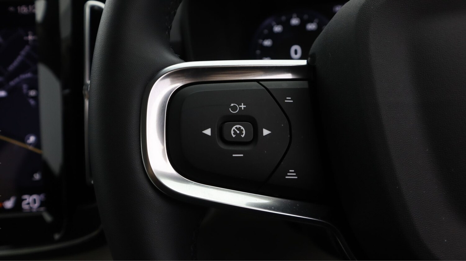 Used Volvo XC40 for sale - 77994492: Photo 20