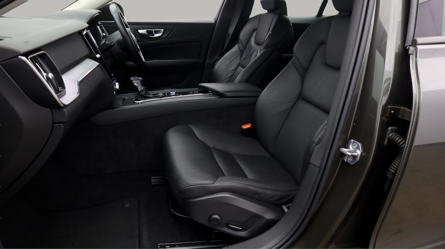 Used Volvo V60 2020 for sale - 77595122: Photo 14