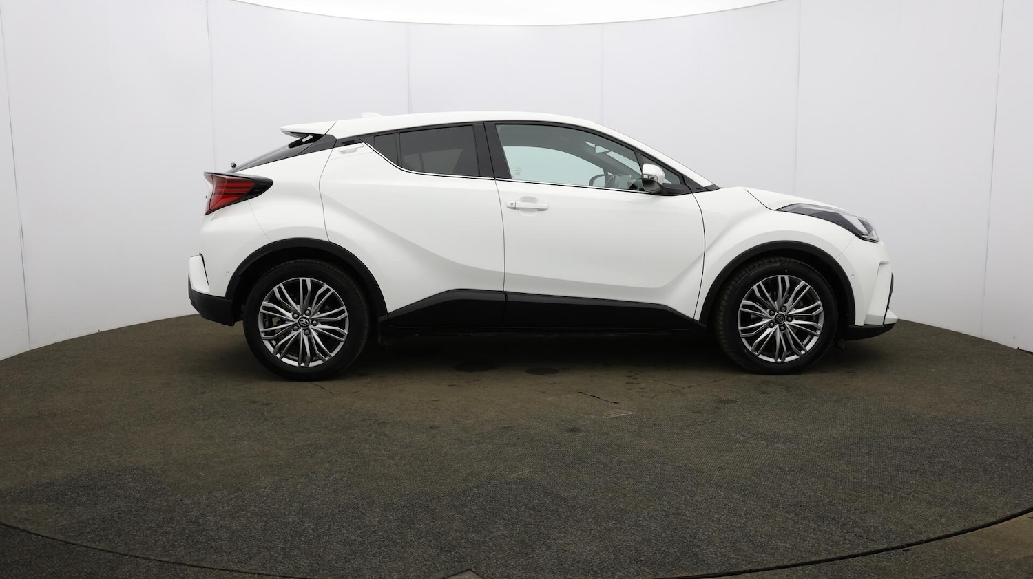 Used Toyota C-HR 2023 for sale - 76137535: Photo 53