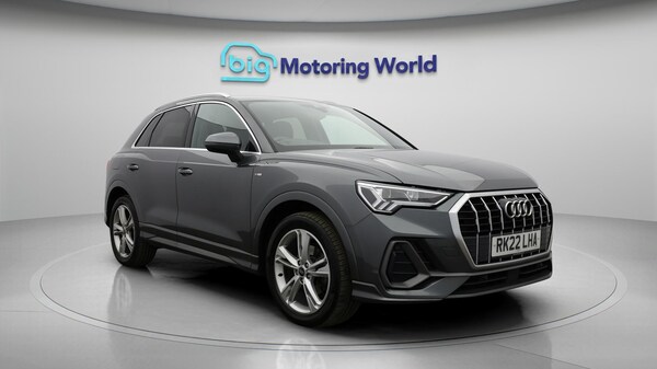 Used Audi Q3 2022 for sale - 76306601: Photo 2