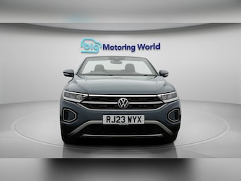 Used Volkswagen T-Roc 2023 for sale - 77136350: Photo