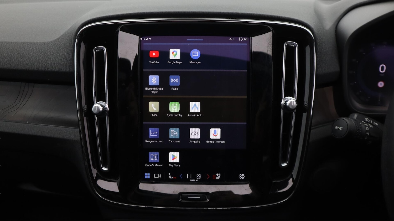 Used Volvo XC40 for sale - 76735089: Photo 12