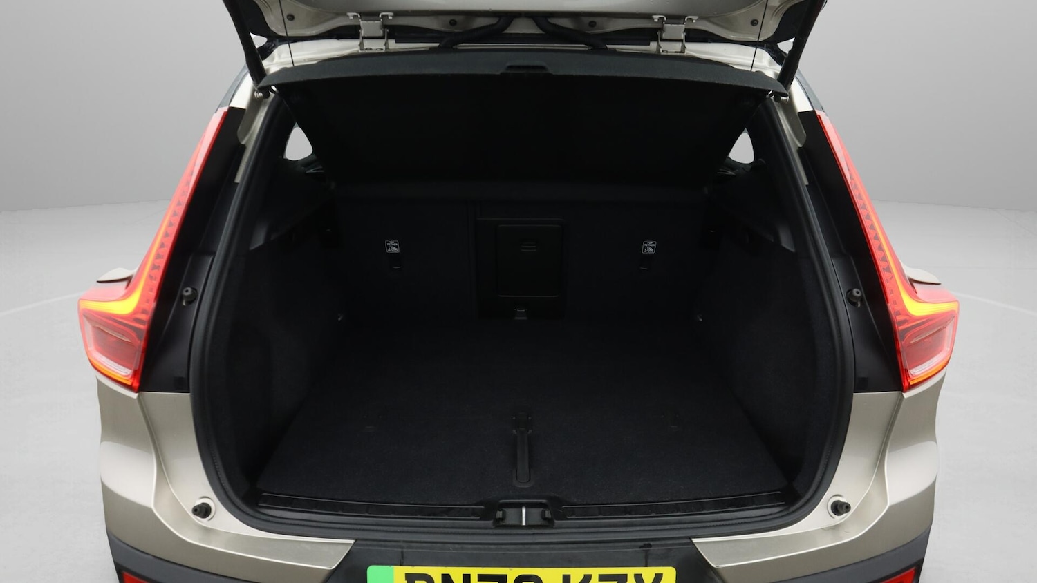 Used Volvo XC40 for sale - 76735089: Photo 18