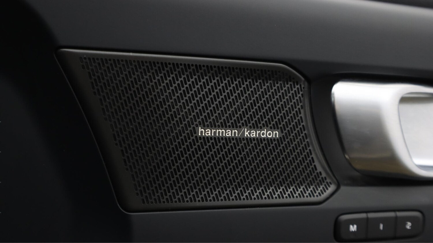 Used Volvo XC40 for sale - 76735089: Photo 24