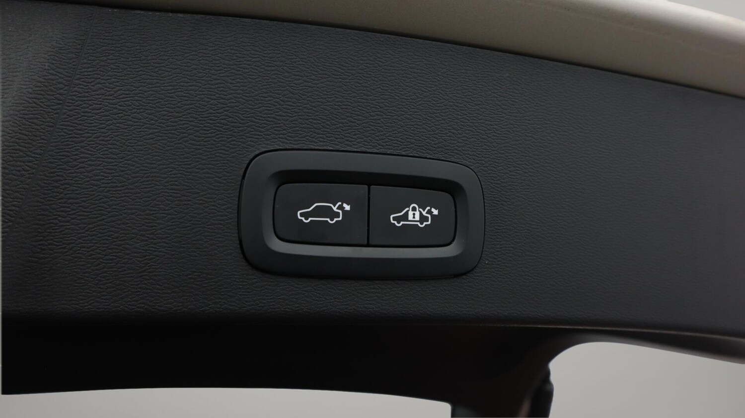 Used Volvo XC40 for sale - 76735089: Photo 25