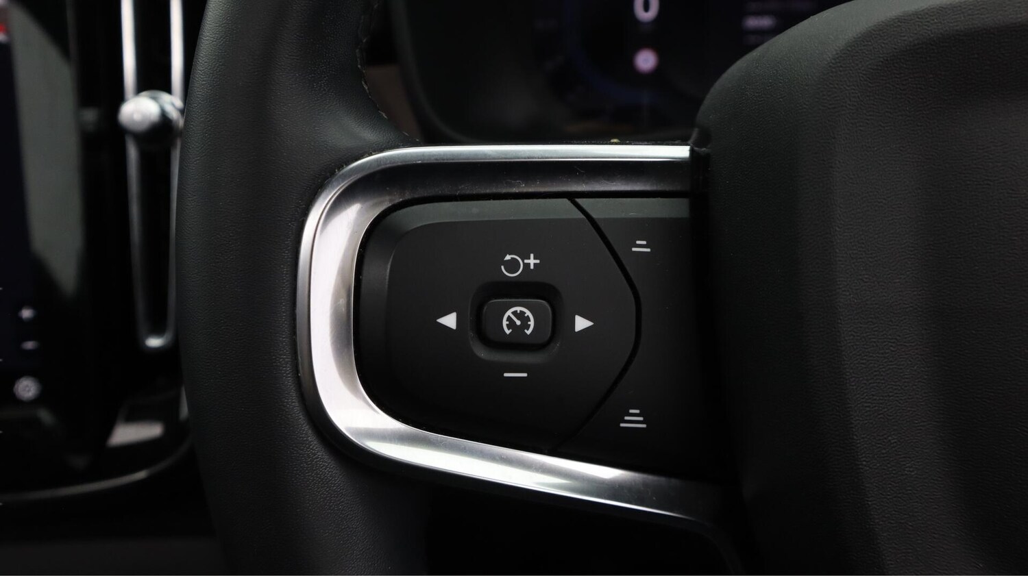 Used Volvo XC40 for sale - 76735089: Photo 26