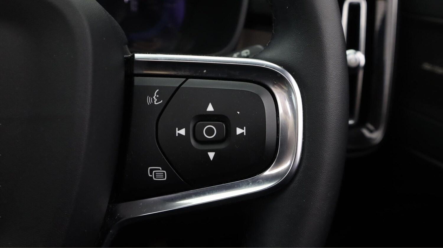 Used Volvo XC40 for sale - 76735089: Photo 27