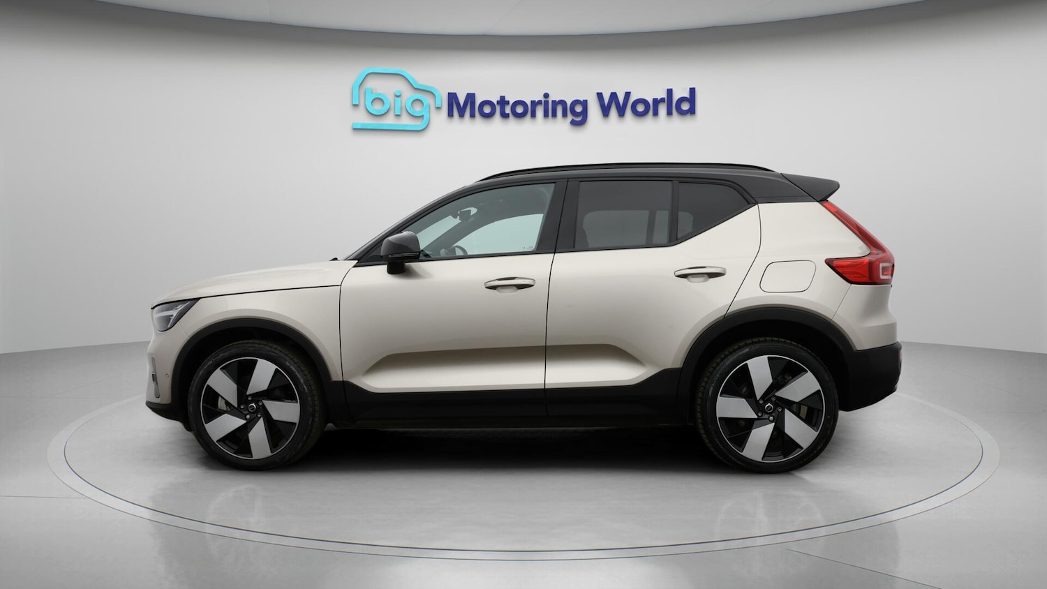 Used Volvo XC40 for sale - 76735089: Photo 5