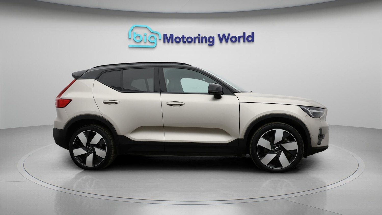Used Volvo XC40 for sale - 76735089: Photo 9