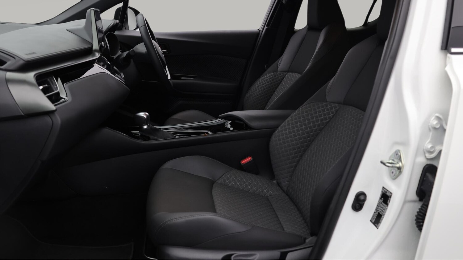 Used Toyota C-HR 2023 for sale - 76166386: Photo 15