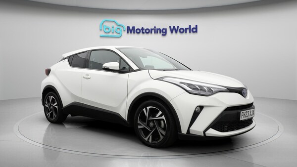Used Toyota C-HR 2023 for sale - 76166386: Photo 2
