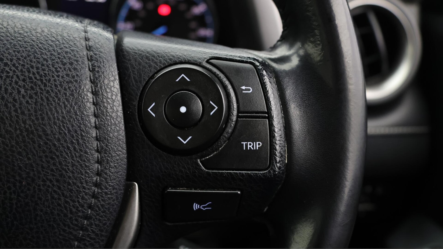 Used Toyota RAV4 2018 for sale - 76059329: Photo 26