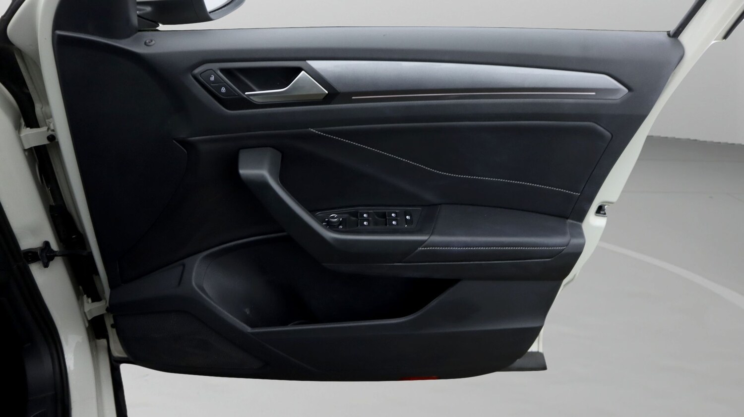 Used Volkswagen T-Roc 2023 for sale - 77461925: Photo 15